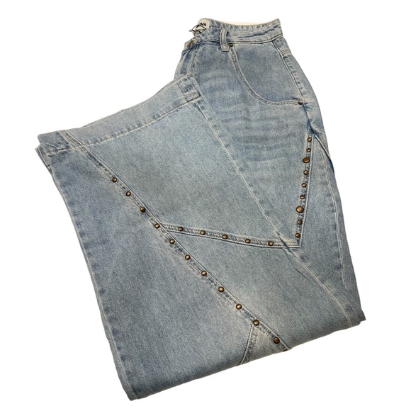 Fashion Nova’ Wide Leg Jeans - Picture 2 of 11